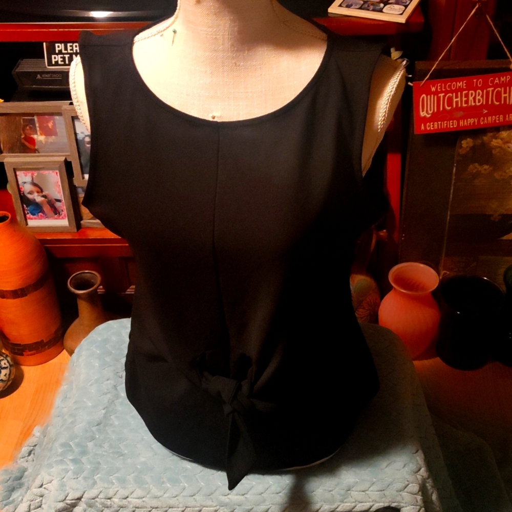 Women's black sleeveless blouse never worn in excellent like new condition